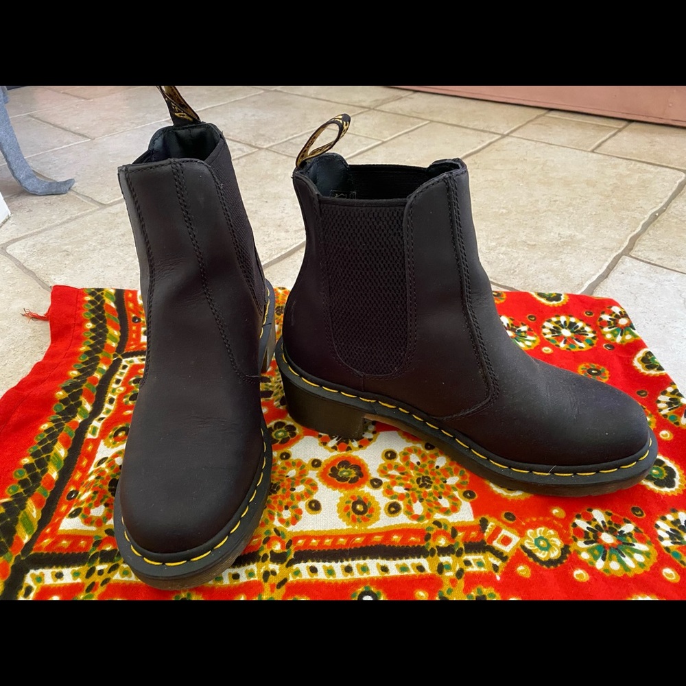 Doc Martens. Chelsea Cadence. UK 5. EU 38. US 7.